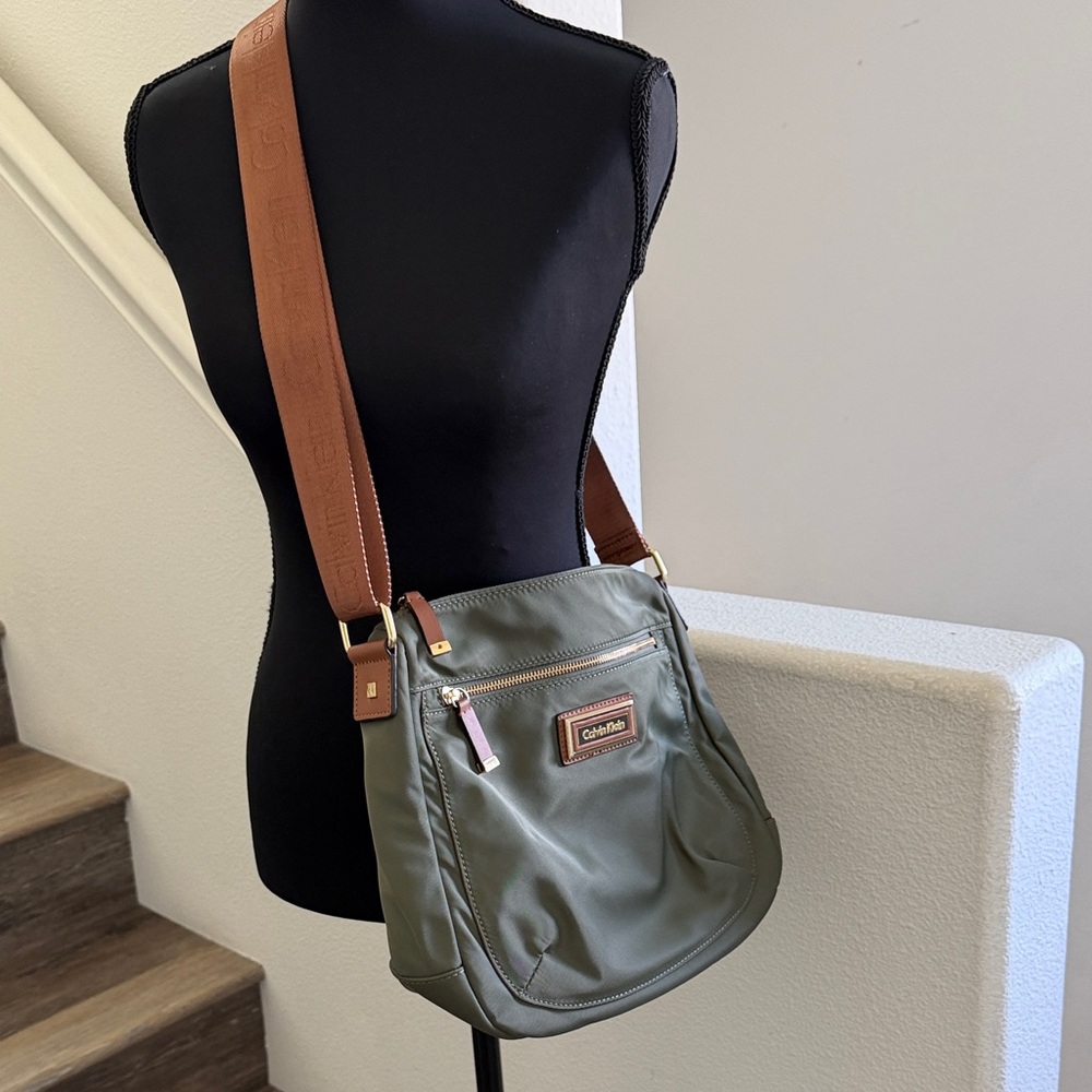 VINTAGE Calvin Klein Green Messenger/ Crossbody Bag with Tan Adjustable Strap.